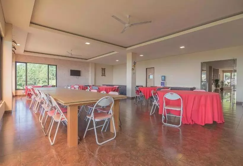 ホテル Reddoorz Premium @ Fafa Hills Resort Puncak