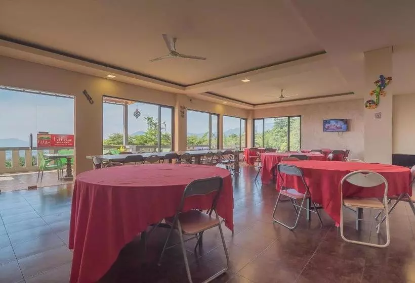 ホテル Reddoorz Premium @ Fafa Hills Resort Puncak
