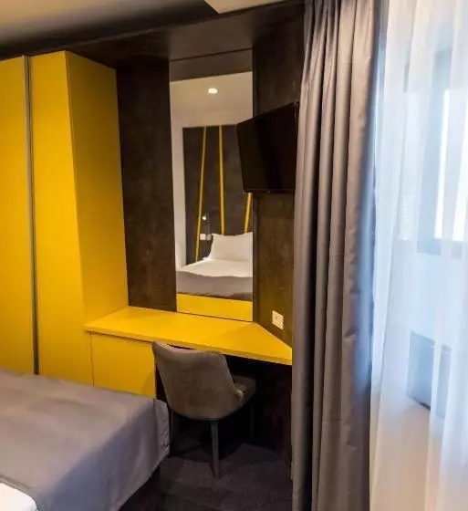 هاستل Konak Na Uni