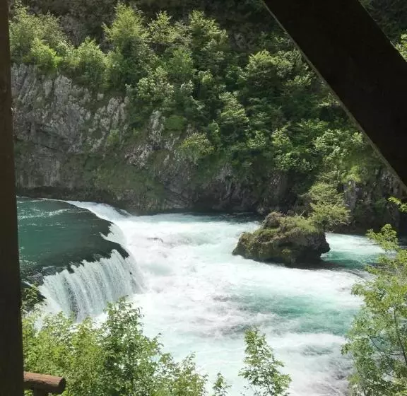 هاستل Konak Na Uni