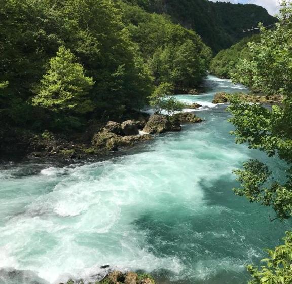 هاستل Konak Na Uni