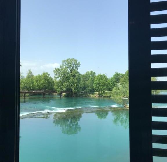 هاستل Konak Na Uni