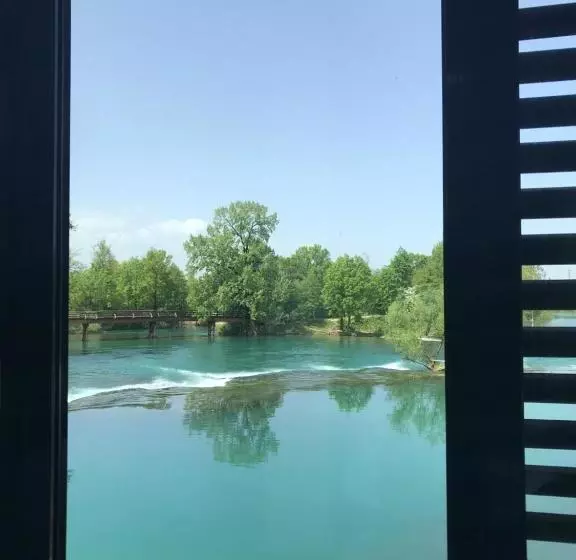 هاستل Konak Na Uni