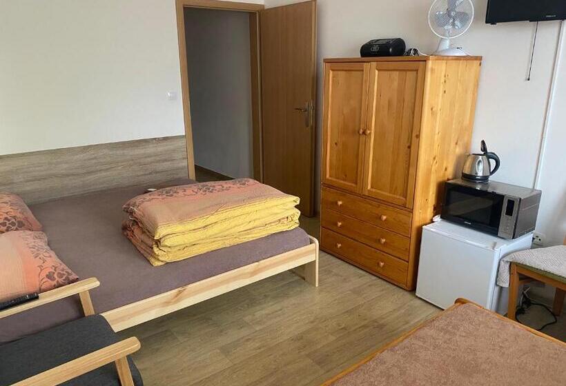 Пансион Rybářská Restaurace A Penzion U Horáků