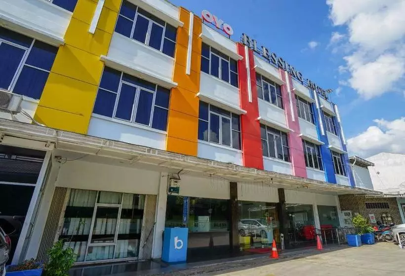 ホテル Reddoorz Plus @ Blessing  Palembang