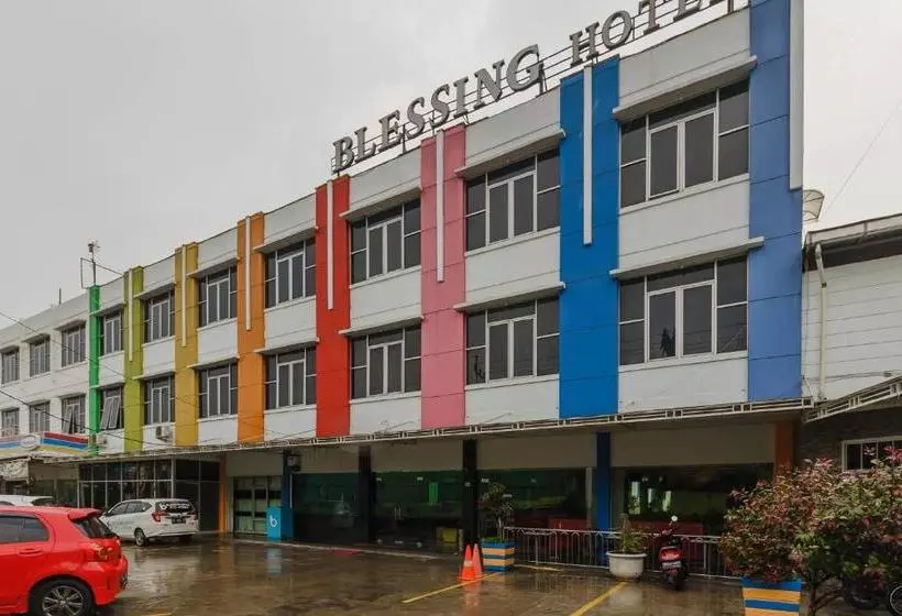 ホテル Reddoorz Plus @ Blessing  Palembang