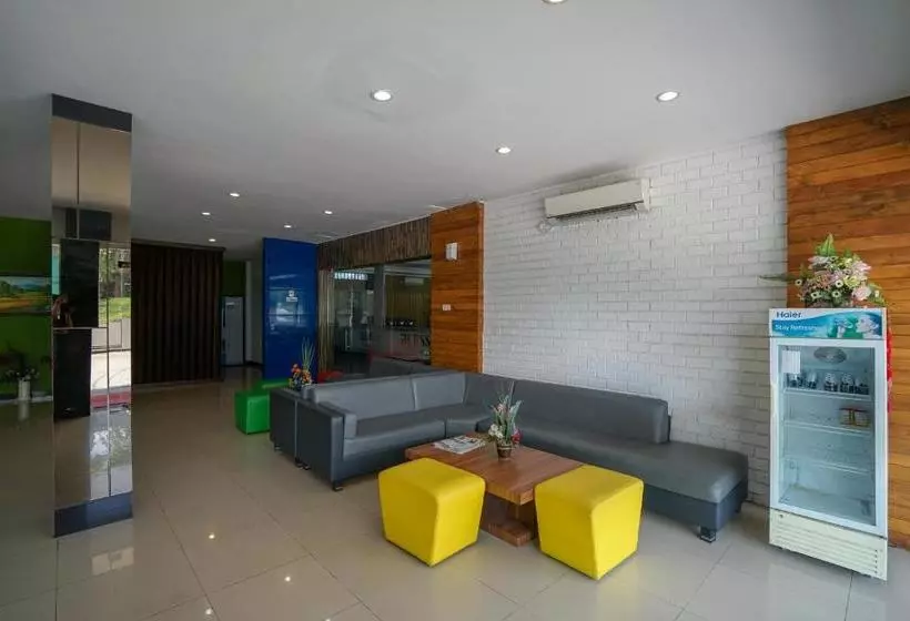 ホテル Reddoorz Plus @ Blessing  Palembang