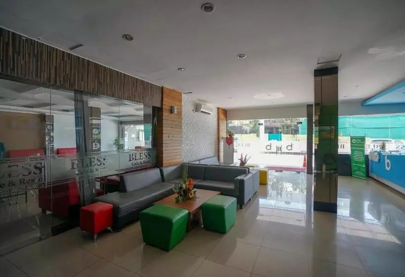 ホテル Reddoorz Plus @ Blessing  Palembang