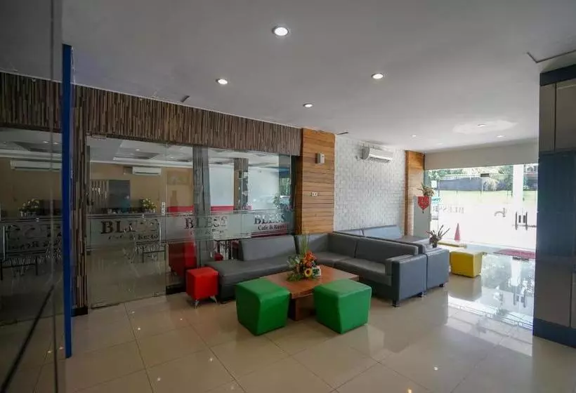 ホテル Reddoorz Plus @ Blessing  Palembang