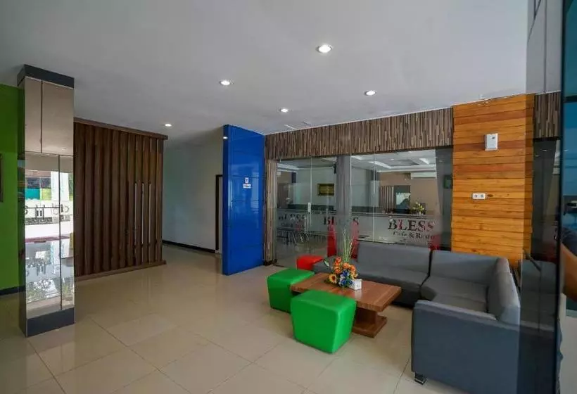 ホテル Reddoorz Plus @ Blessing  Palembang