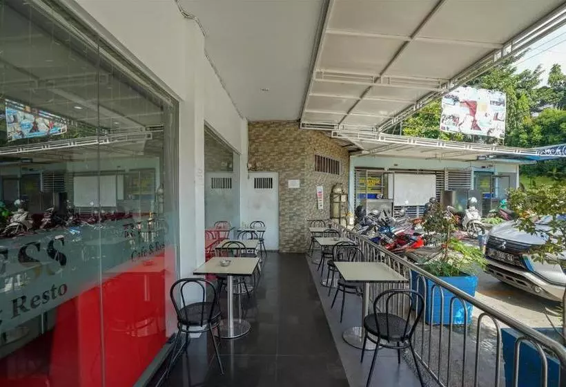 ホテル Reddoorz Plus @ Blessing  Palembang