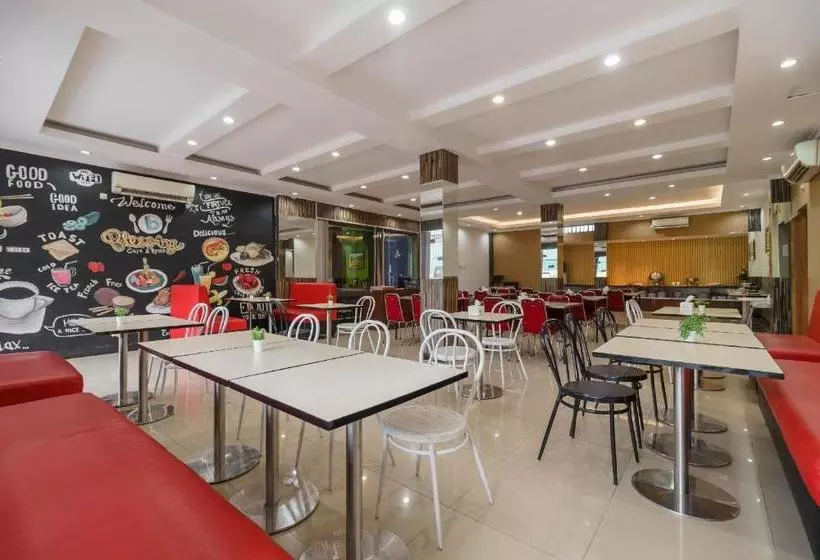 ホテル Reddoorz Plus @ Blessing  Palembang