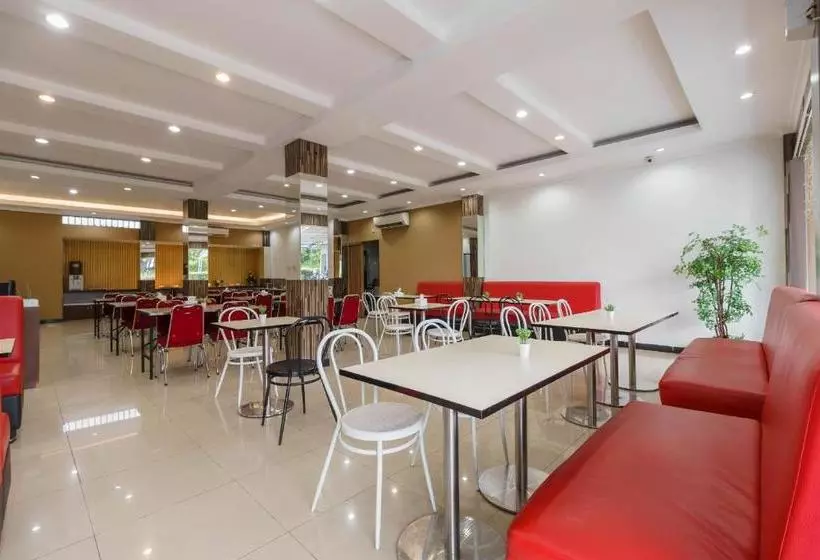 ホテル Reddoorz Plus @ Blessing  Palembang