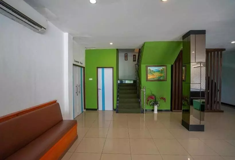 ホテル Reddoorz Plus @ Blessing  Palembang