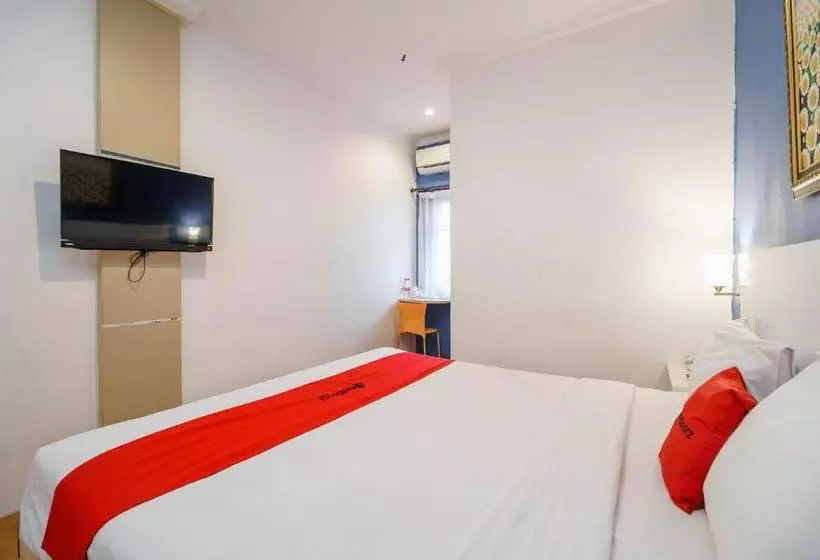ホテル Reddoorz Plus @ Blessing  Palembang