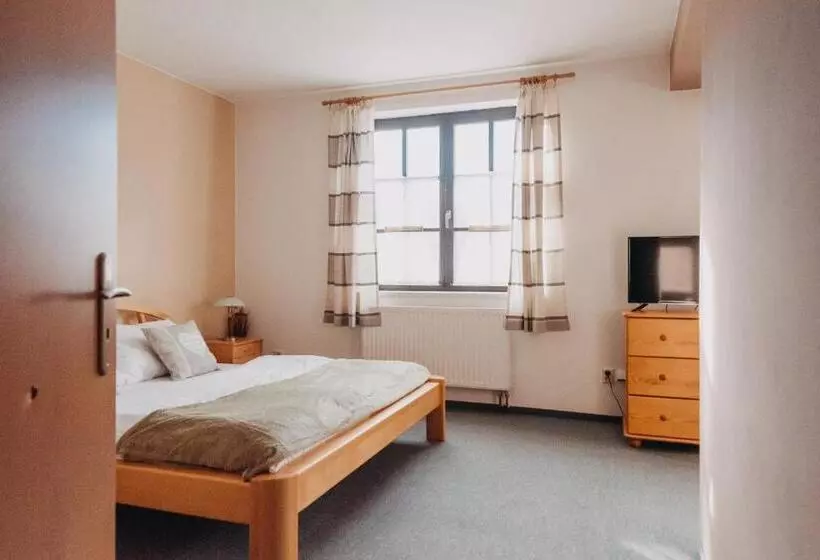 Hotelli červený Mlýn