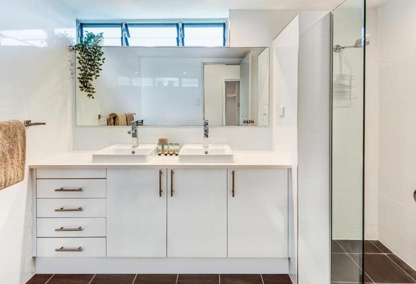 Lagoon Beachfront Lodge 201 On Hamilton Island By Hamorent