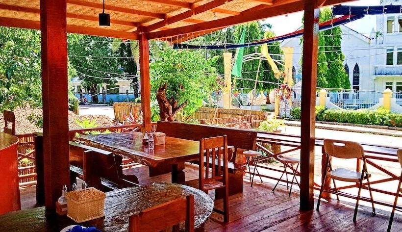 ペンション Echague Place