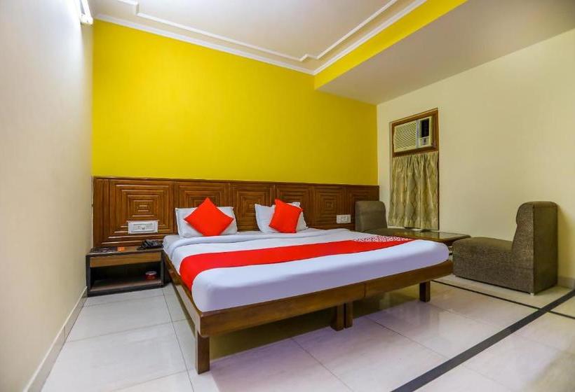 Отель Oyo 44011 Sahil