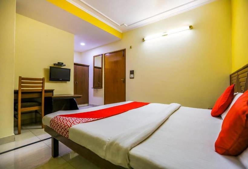 Отель Oyo 44011 Sahil