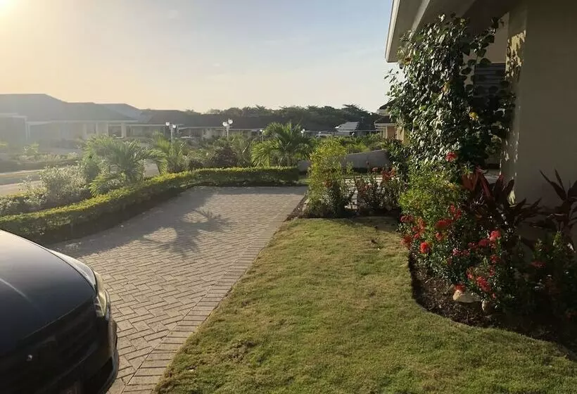 Sea Breeze Villa At Coolshade