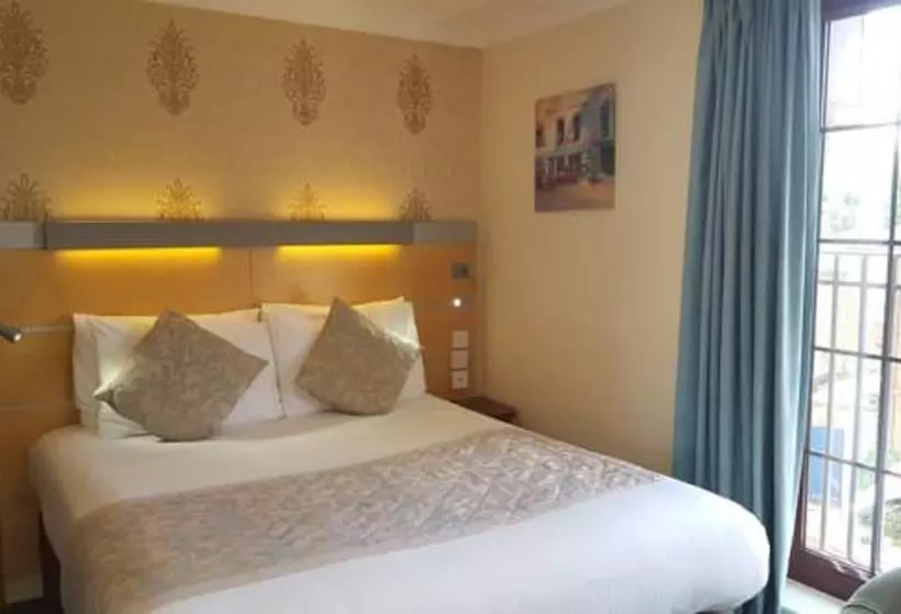 ホテル Bridge House