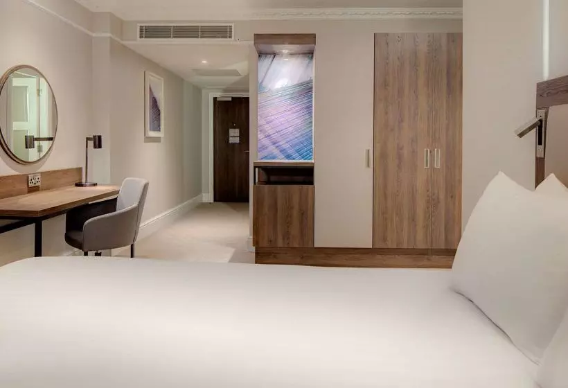 هتل Hilton Edinburgh Carlton