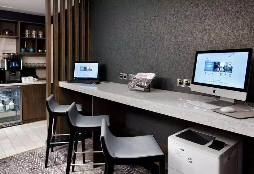 هتل Hilton Edinburgh Carlton