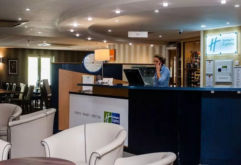 בית מלון כפרי Holiday Inn Express Canterbury, An Ihg