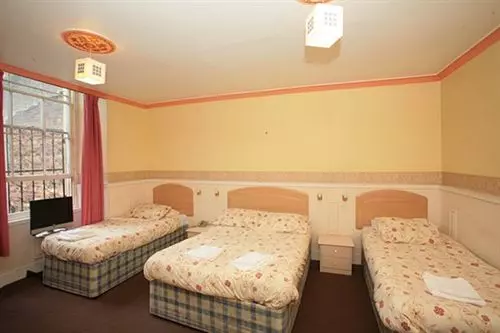 هتل Mclays Guest House