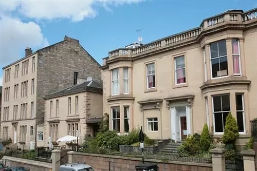 هتل Mclays Guest House