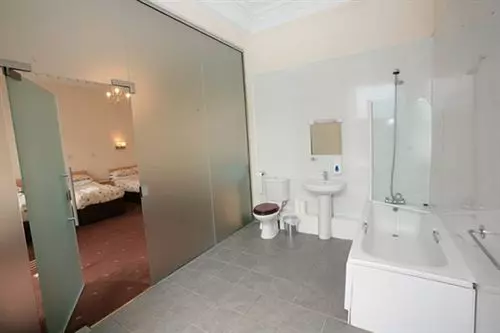 هتل Mclays Guest House