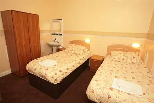 هتل Mclays Guest House