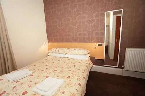 هتل Mclays Guest House