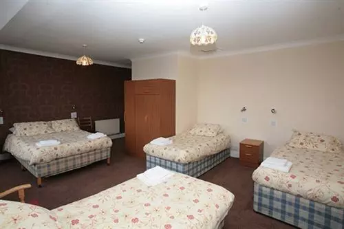 هتل Mclays Guest House