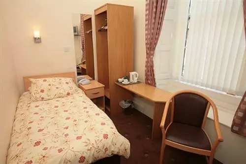 هتل Mclays Guest House