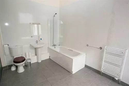 هتل Mclays Guest House