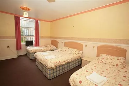 هتل Mclays Guest House