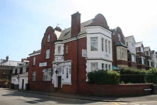 בית מלון כפרי The Knoll Guest House