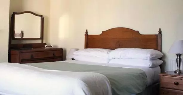 בית מלון כפרי The Knoll Guest House