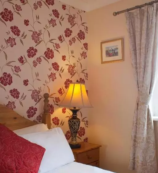 Отель The Seacliffe   Whitby