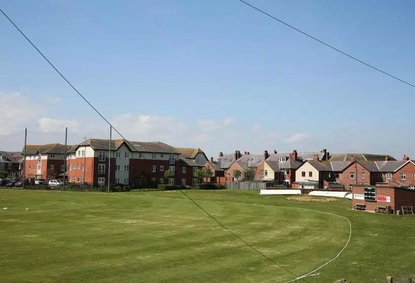 Отель The Seacliffe   Whitby