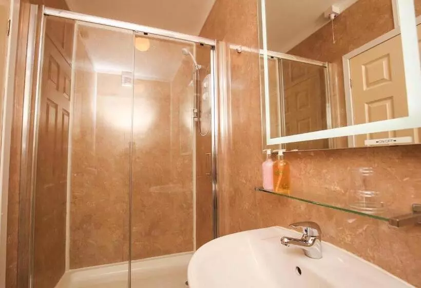 Отель The Seacliffe   Whitby