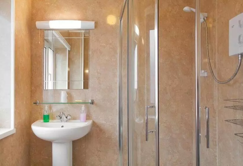 Отель The Seacliffe   Whitby