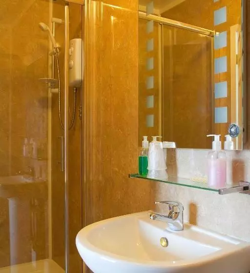 Отель The Seacliffe   Whitby