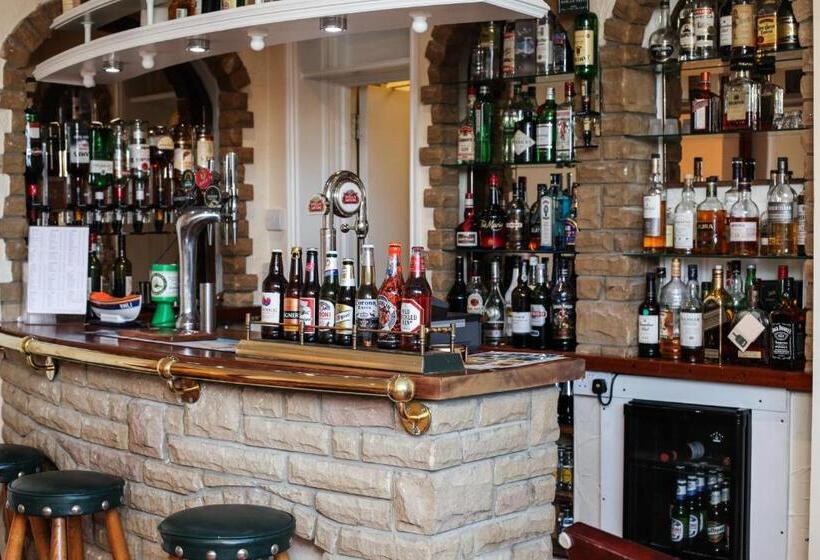 בית מלון כפרי The Seacliffe Whitby