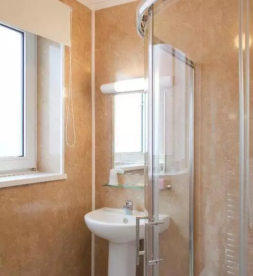 Отель The Seacliffe   Whitby