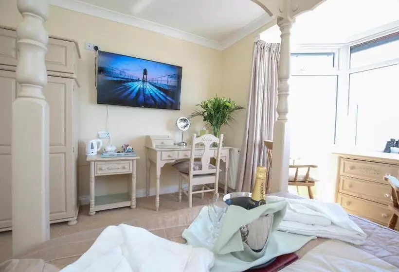 Отель The Seacliffe   Whitby