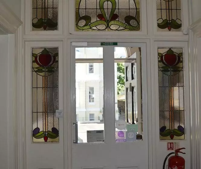 ホテル The Sheldon B&b Free Private Parking