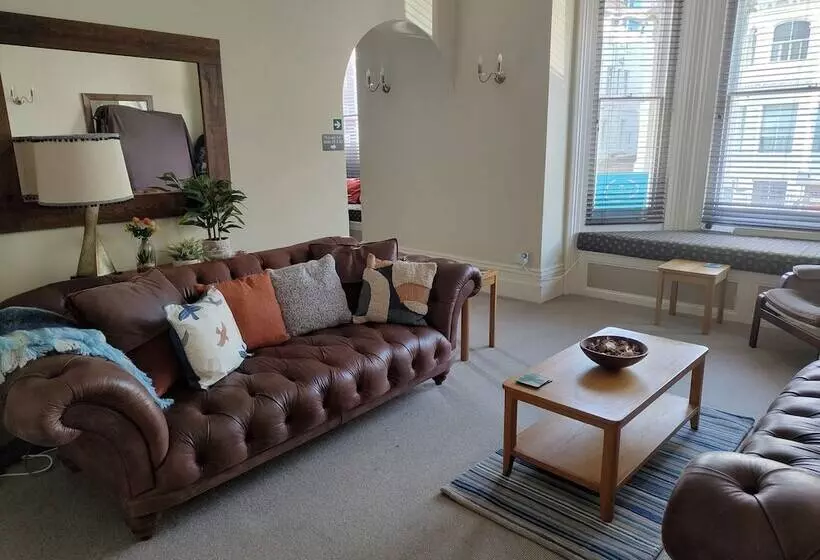 ホテル The Sheldon B&b Free Private Parking